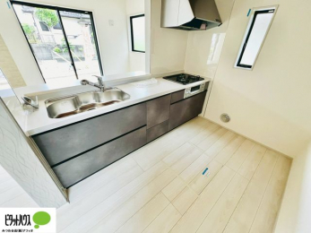 �L�b�`���@�{�H��ʐ^�@�V�z�Ȃ�ł͂̃s�J�s�J�̃L�b�`���͖����̂��������y�������Ă���܂��ˁB