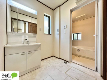 ���ʑ�E���ʏ��@�{�H��ʐ^�@�O�ʋ��̗���A�V���N���ȂǑ������[��������A�L�X�Ƃ������ʉ��ϑ�ł��B