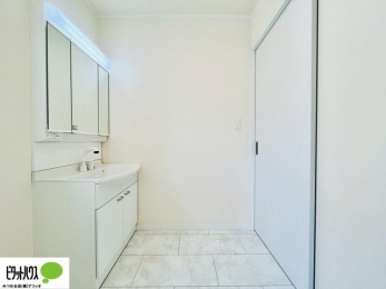 ���ʑ�E���ʏ��@�{�H��ʐ^�@�O�ʋ��̗���A�V���N���ȂǑ������[��������A�L�X�Ƃ������ʉ��ϑ�ł��B