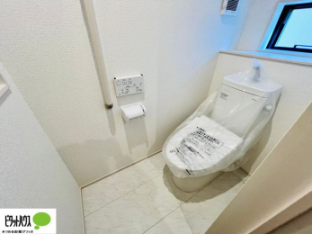 �g�C���@�{�H��ʐ^�F1�E2�K�E�H�V�����b�g�g�C�������B