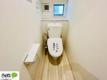 �g�C���@�{�H��ʐ^�F1�E2�K�E�H�V�����b�g�g�C�������B