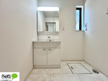 ���ʑ�E���ʏ��@�{�H��ʐ^�@�O�ʋ��̗���A�V���N���ȂǑ������[��������A�L�X�Ƃ������ʉ��ϑ�ł��B