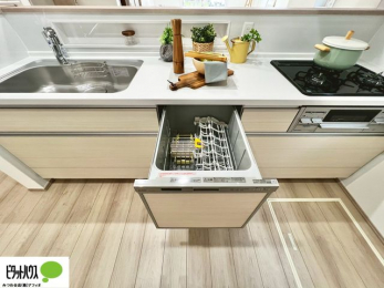 �L�b�`���@�{�H��ʐ^�@�V�z�Ȃ�ł͂̃s�J�s�J�̃L�b�`���͖����̂��������y�������Ă���܂��ˁB