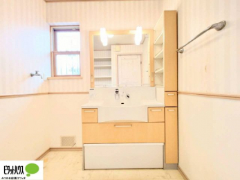 ���ʑ�E���ʏ��@�V�����[�t���O�ʋ����ʑ�B�㕔�ɂ����[�X�y�[�X������A�������X�b�L���Еt���܂�