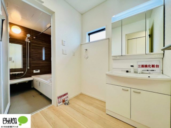 ���ʑ�E���ʏ��@�{�H��ʐ^�@�O�ʋ��̗���A�V���N���ȂǑ������[��������A�L�X�Ƃ������ʉ��ϑ�ł��B