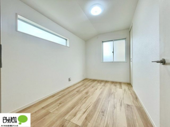 ���[�@2�ʍ̌��Ŗ��邭�A���ʂ��̗ǂ��������ł��B