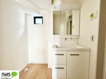 ���ʑ�E���ʏ��@�{�H��ʐ^�@�O�ʋ��̗���A�V���N���ȂǑ������[��������A�L�X�Ƃ������ʉ��ϑ�ł��B