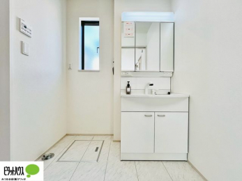 ���ʑ�E���ʏ��@�{�H��ʐ^�@�O�ʋ��̗���A�V���N���ȂǑ������[��������A�L�X�Ƃ������ʉ��ϑ�ł��B