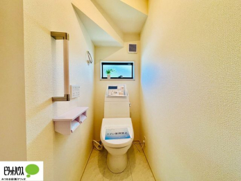 �g�C���@�{�H��ʐ^�F1�E2�K�E�H�V�����b�g�g�C�������B