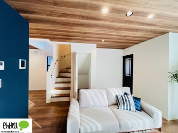 ���r���O�@���R�ƉƑ��̊炪���킹����l�C�̃��r���O�C���K�i�B