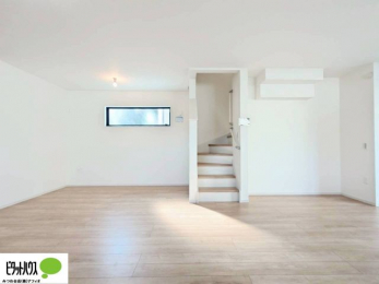 ���r���O�@���R�ƉƑ��̊炪���킹����l�C�̃��r���O�C���K�i�B