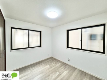 ���[�@2�ʍ̌��Ŗ��邭�A���ʂ��̗ǂ��������ł��B