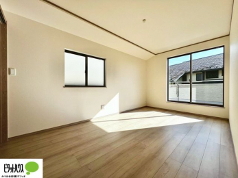 �Q���@����̏I���ɕv�w�ł������߂������Q���B�L���ɂ�Ƃ肪����A�Ƒ��̋C�z�������Ȃ������������x�߂���S�̃v���C�x�[�g��Ԃł��B