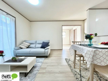 ���r���O�@���R�����������ޒg���ȃ��r���O�B��������ɂ͓Ǐ��₨���Q�ł����Ȃ���̂�т�Ɖ߂����ЂƎ����B