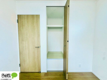 �o���R�j�[�@���ꂼ��̂������Ɏ��[�X�y�[�X������̂Ńv���C�x�[�g�ȉו����g�߂ɒu�����Ƃ��ł��܂��B