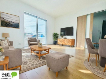 ���r���O�@�P�K�͉J�˃V���b�^�[�t���ŁA���V��̎����̖h�ƂȂǈ��S�ł�