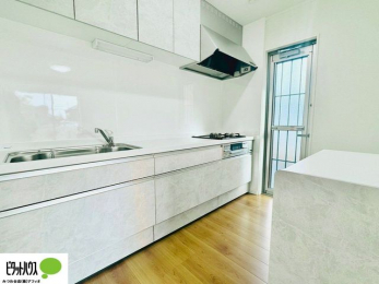 �L�b�`���@�V�z�Ȃ�ł͂̃s�J�s�J�̃L�b�`���͖����̂��������y�������Ă���܂��ˁB