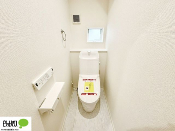 �g�C���@�{�H��ʐ^�F1�E2�K�E�H�V�����b�g�g�C�������B