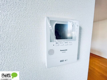 ���̑��@�{�H��ʐ^�F������Ԃ����S��TV���j�^�[�t���C���^�[�z��