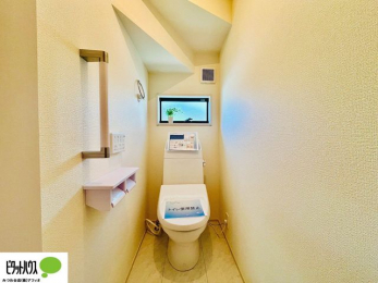 �g�C���@�{�H��ʐ^�F1�E2�K�E�H�V�����b�g�g�C�������B