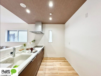 �L�b�`���@�{�H��ʐ^�F���t���̖��邢�L�b�`��