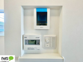 ���̑��@������Ԃ����S��TV���j�^�[�t���C���^�[�z��