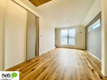 ���r���O�@�C���e���A�̉f����L�X�Ƃ������r���O