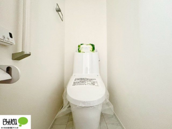 �g�C���@�{�H��ʐ^�F�g�C����2�����ŁA�Ƒ��ǂ����g�C���̃^�C�~���O���d�Ȃ������◈�q�̍ۂɂ����S�ł��B