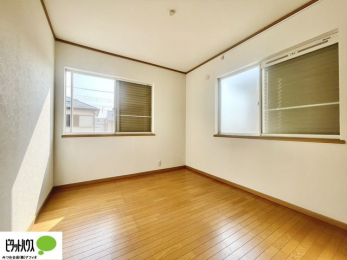 ���[�@2�ʍ̌��Ŗ��邭�A���ʂ��̗ǂ��������ł��B