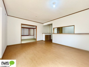 ���r���O�@���R�����������ޒg���ȃ��r���O�B��������ɂ͓Ǐ��₨���Q�ł����Ȃ���̂�т�Ɖ߂����ЂƎ����B