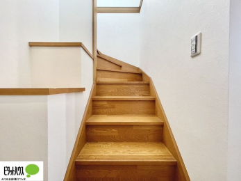 ���̑��@���R���Ŗ��邢�K�i�ł��B