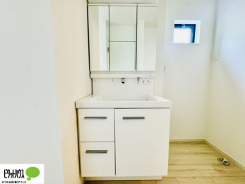 ���ʑ�E���ʏ��@�{�H��ʐ^�@�O�ʋ��̗���A�V���N���ȂǑ������[��������A�L�X�Ƃ������ʉ��ϑ�ł��B