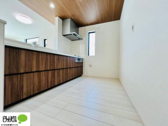 �L�b�`���@�{�H��ʐ^�@�V�z�Ȃ�ł͂̃s�J�s�J�̃L�b�`���͖����̂��������y�������Ă���܂��ˁB