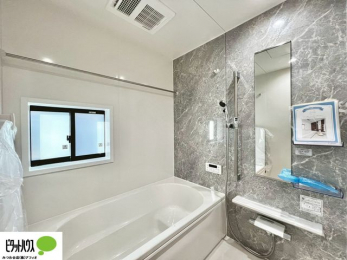 �����@�{�H��ʐ^�@�����̔�������Ă���闁���͍L�X�������B�x���͂��q�l�ƈꏏ�ɗV�тȂ������܂��ˁB