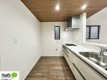 �L�b�`���@�{�H��ʐ^�@�V�z�Ȃ�ł͂̃s�J�s�J�̃L�b�`���͖����̂��������y�������Ă���܂��ˁB