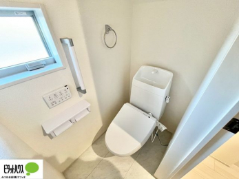 �g�C���@�{�H��ʐ^�F1�E2�K�E�H�V�����b�g�g�C�������B