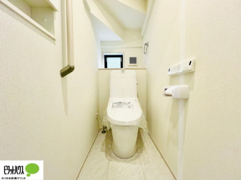 �g�C���@�{�H��ʐ^�@1�E2�K�E�H�V�����b�g�g�C�������B