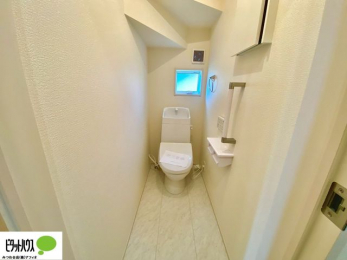 �g�C���@�{�H��ʐ^�F1�E2�K�E�H�V�����b�g�g�C�������B