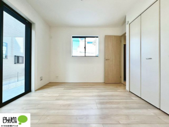 ���[�@2�J������o����o���郊�r���O�ׂ̗m���B