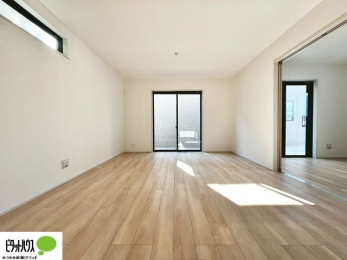 ���r���O�@�傫�ȑ�����ۓI�ȃ��r���O�́A�������邢��C�ɂ��Ă���܂��ˁB