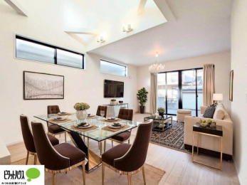 ���r���O�@�C���e���A�̉f����L�X�Ƃ������r���O21���������ۂ̎����ʐ^��CG�ŉƋ��z�u�����C���[�W�ł���A���ۂƂ͑����قȂ�܂��B