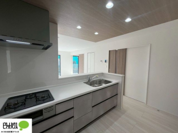 �L�b�`���@�V�z�Ȃ�ł͂̃s�J�s�J�̃L�b�`���͖����̂��������y�������Ă���܂��ˁB