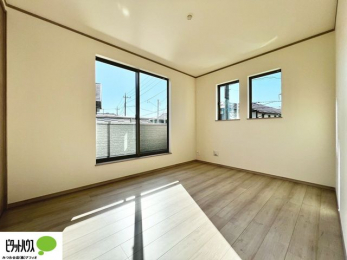 ���[�@�傫�ȑ����疾�邢�z�˂�������܂��B