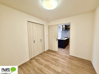 �q�������@�w�т̎��Ԃ��V�Ԏ��Ԃ���؂ɂł���q�ǂ������B�Ƌ�̔z�u�����₷���V���v���Ȑ݌v�ŁA�������K�Ɏg���܂��B