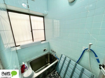 �����@����