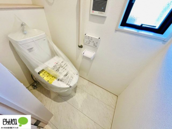 �g�C���@�{�H��ʐ^�F1�E2�K�E�H�V�����b�g�g�C�������B