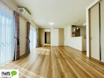 ���r���O�@�傫�ȑ�����ۓI�ȃ��r���O�́A�������邢��C�ɂ��Ă���܂��ˁB