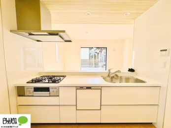 �L�b�`���@�{�H��ʐ^�F�V�z�Ȃ�ł͂̃s�J�s�J�̃L�b�`���͖����̂��������y�������Ă���܂��ˁB