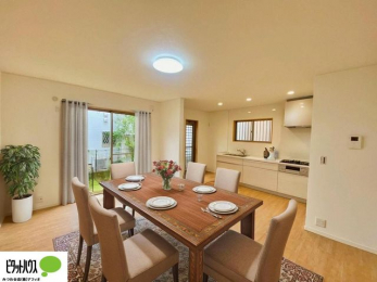 ���r���O�@�傫�ȑ��̂��郊�r���O�͖��邭�A���ʂ����ǂ��A�Ƒ��݂�Ȃ̏΂����������n��܂������ۂ̎����ʐ^��CG�ŉƋ��z�u�����C���[�W�ł���A���ۂƂ͑����قȂ�܂��B