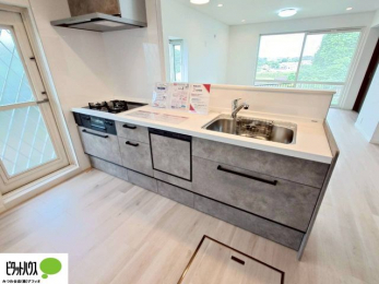 ���̑��@�l�C�̑ΖʃL�b�`���ŉƑ��݂�Ȃ������ꏏ�B